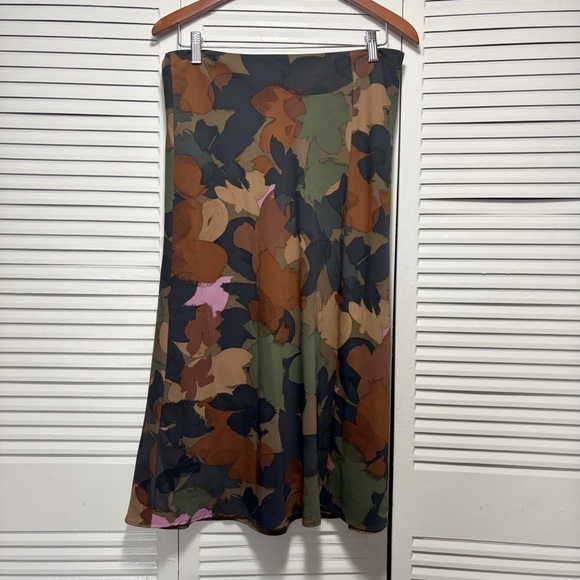 Time and Tru Dresses & Skirts - Time and Tru Y2K Midi Slip Skirt Women's Painted Floral Print Cotton Size M
